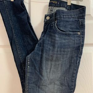Women’s Levi’s jeans